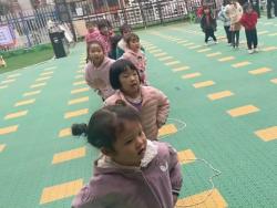 ​济源市实验幼儿园： 一起来玩跳绳游戏喽